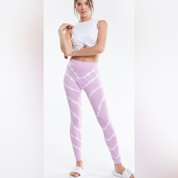 🦊💋 💝 WildFox Kris Leggings in Crepe Chevron- sports bra sold separately - Picture 1 of 10